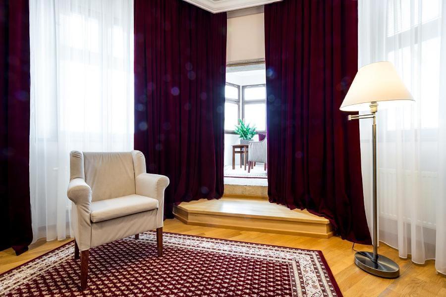Alexander Hotel สชีโบร ภายนอก รูปภาพ