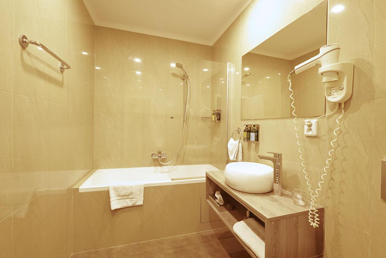 Alexander Hotel สชีโบร ภายนอก รูปภาพ