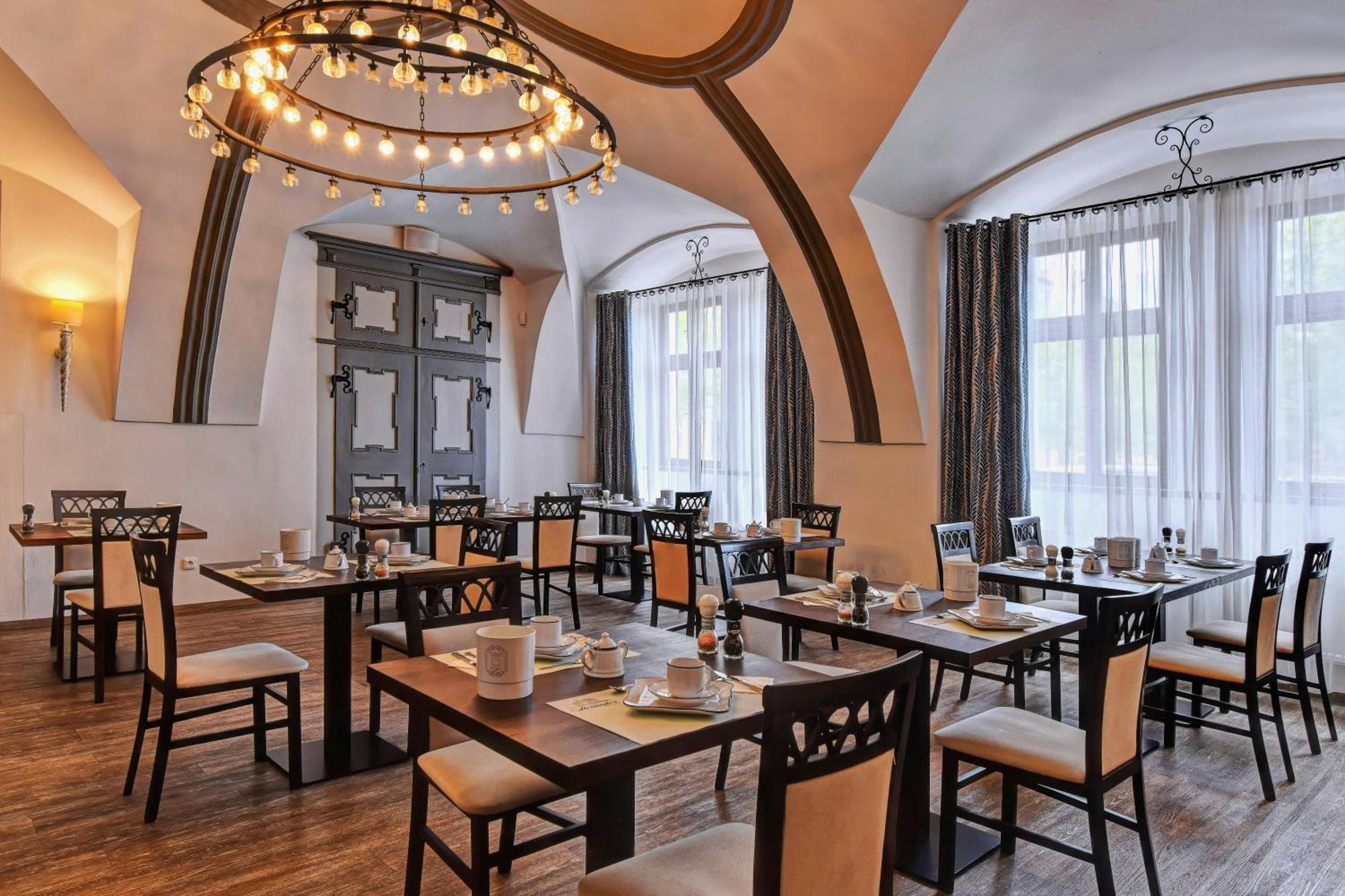 Alexander Hotel สชีโบร ภายนอก รูปภาพ